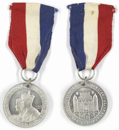 medallion commemorating the coronation of King George VI