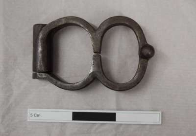 figure of eight cuffs