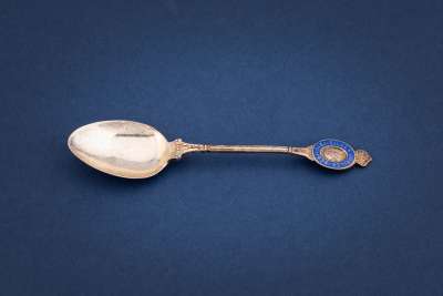 teaspoon commemorating silver jubilee of George V and Queen Mary, 1935